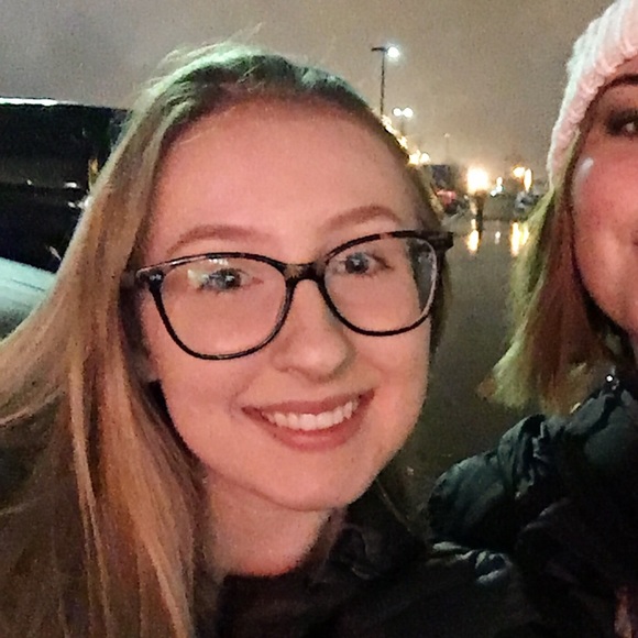 Meet your Posher, Hannah - Picture 1 of 1